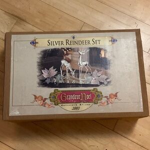 Grandeur Noel Silver Reindeer Decor Set